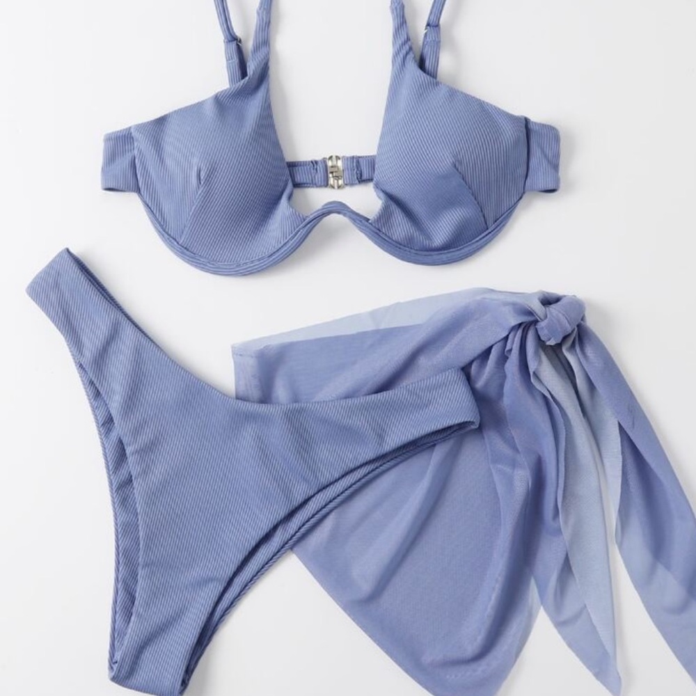 Bathing suit set - Picture 1 of 3